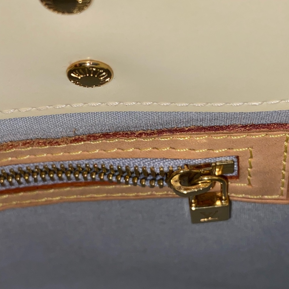 ✨ Louis Vuitton ✨ ~ Authentic ~ Vernis Reade PM Perle Top Handle/Mini Tote - Picture 11 of 16